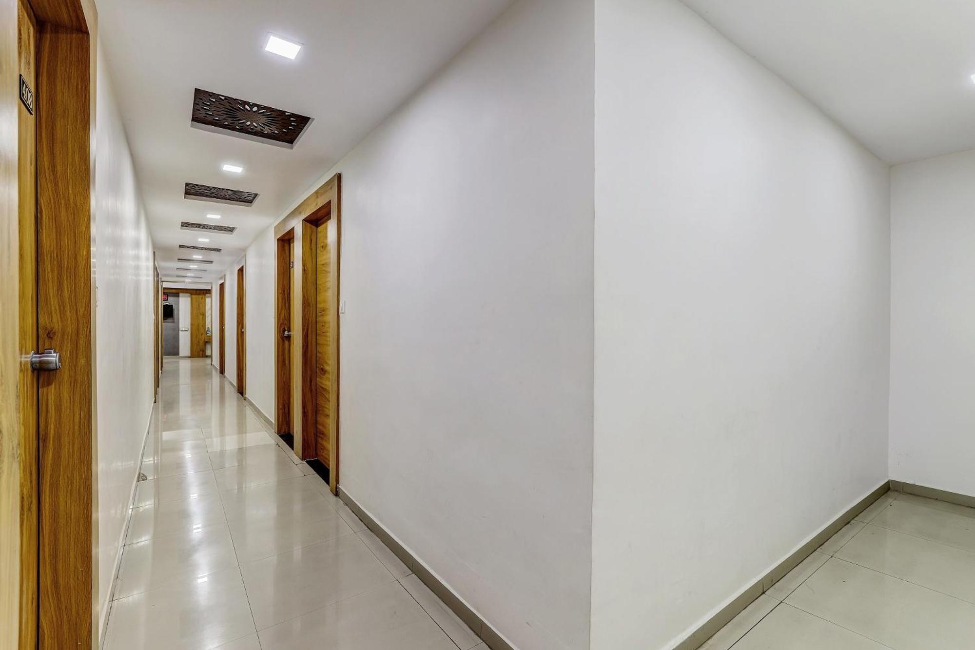 Capital O Maple View Hotell Naroda Eksteriør bilde