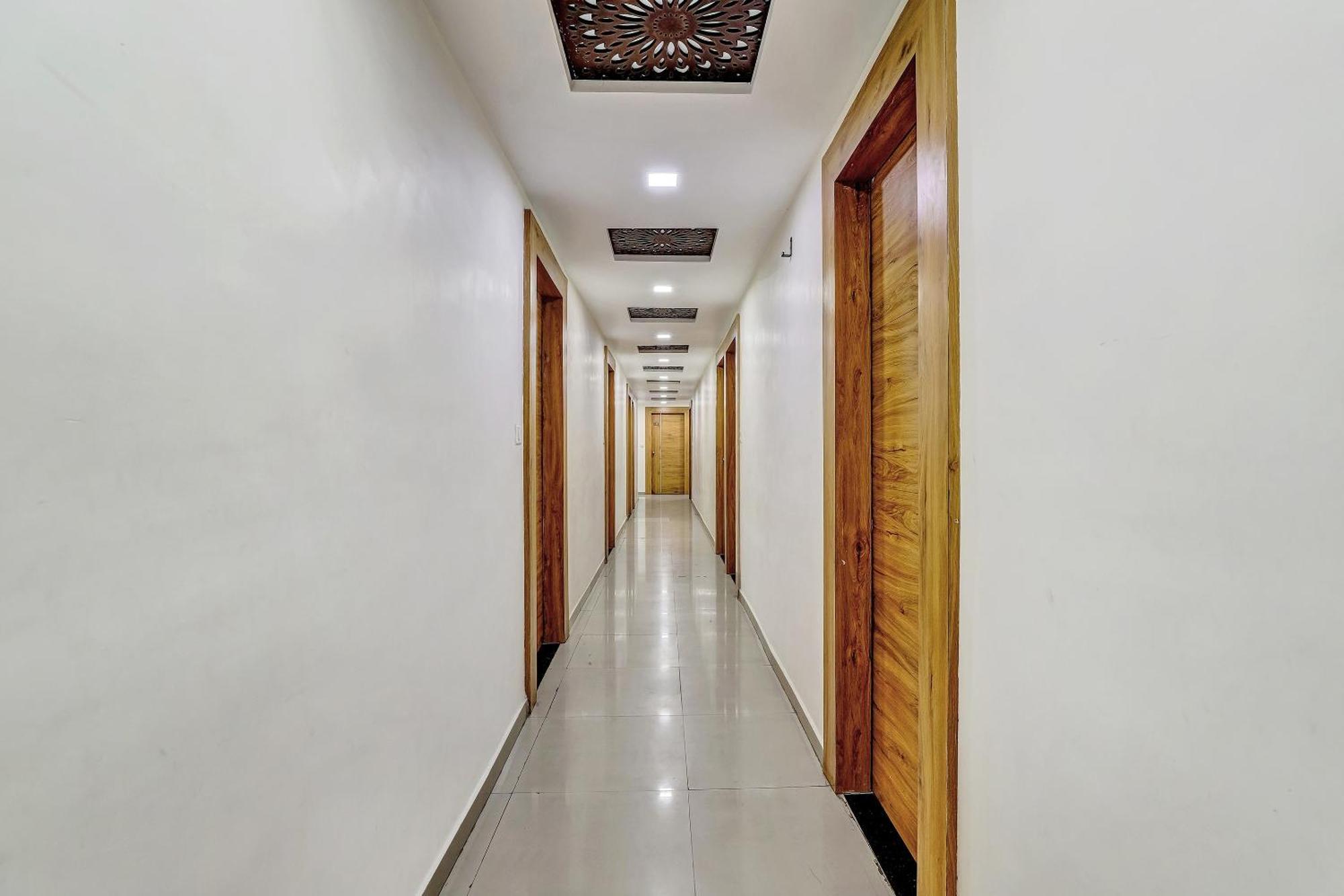 Capital O Maple View Hotell Naroda Eksteriør bilde